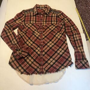 Gimmicks By BKE Blouse Size M Pink Black Plaid Beaded Long Sleeves 4067